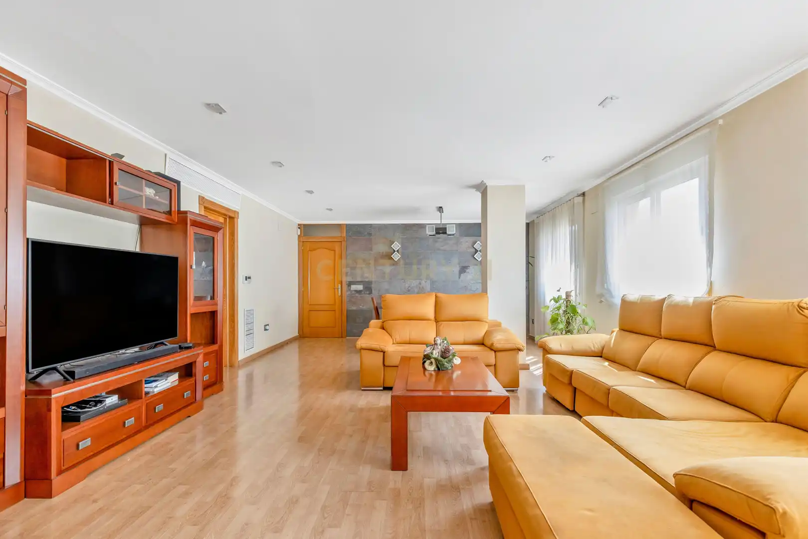 Sala d'estar de Apartament en venda en Torrevieja amb Aire condicionat, TV i Balcó