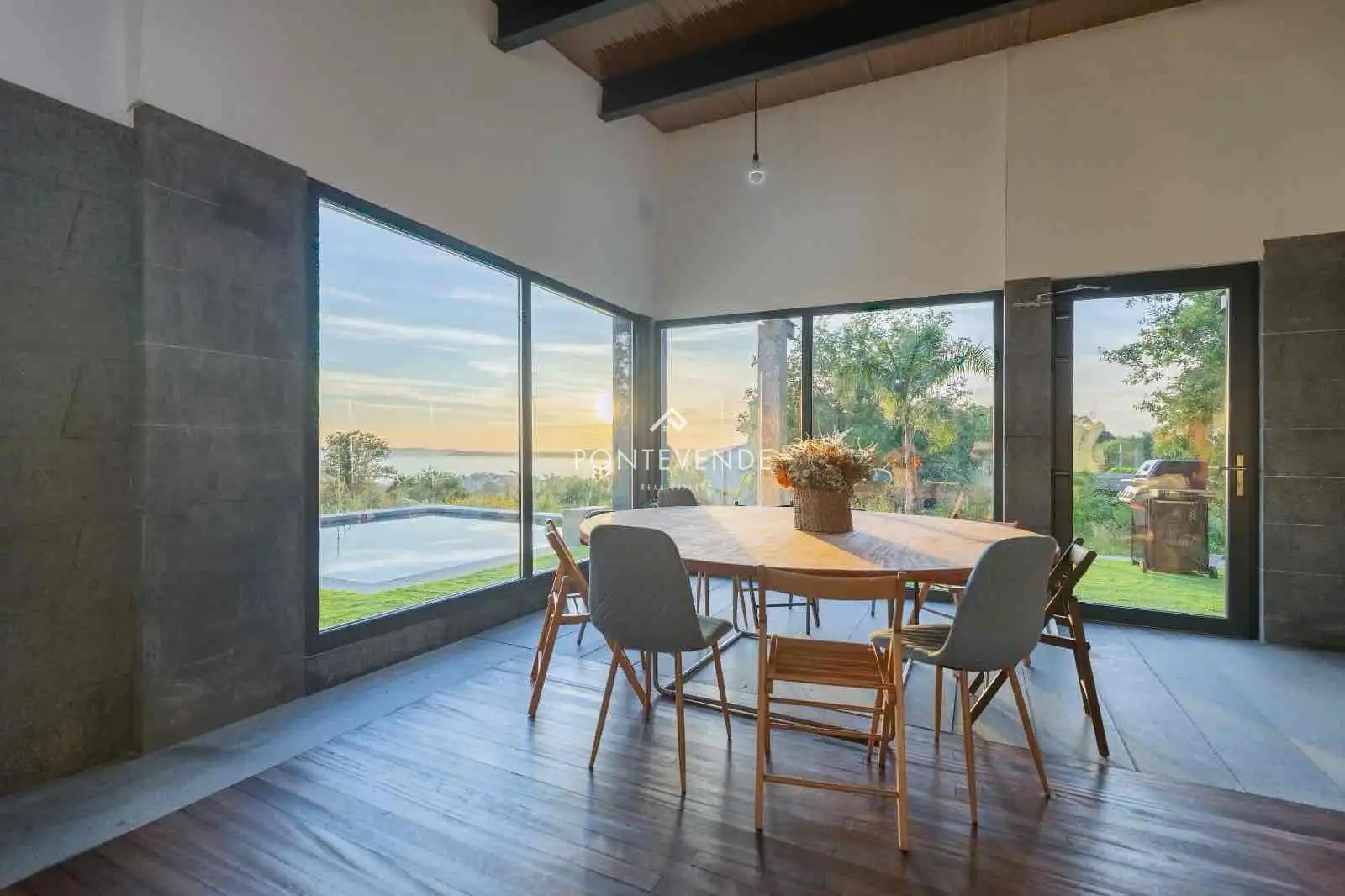 Comedor de Casa o chalet en venta en Marín con Aire acondicionado, Calefacción y Jardín privado