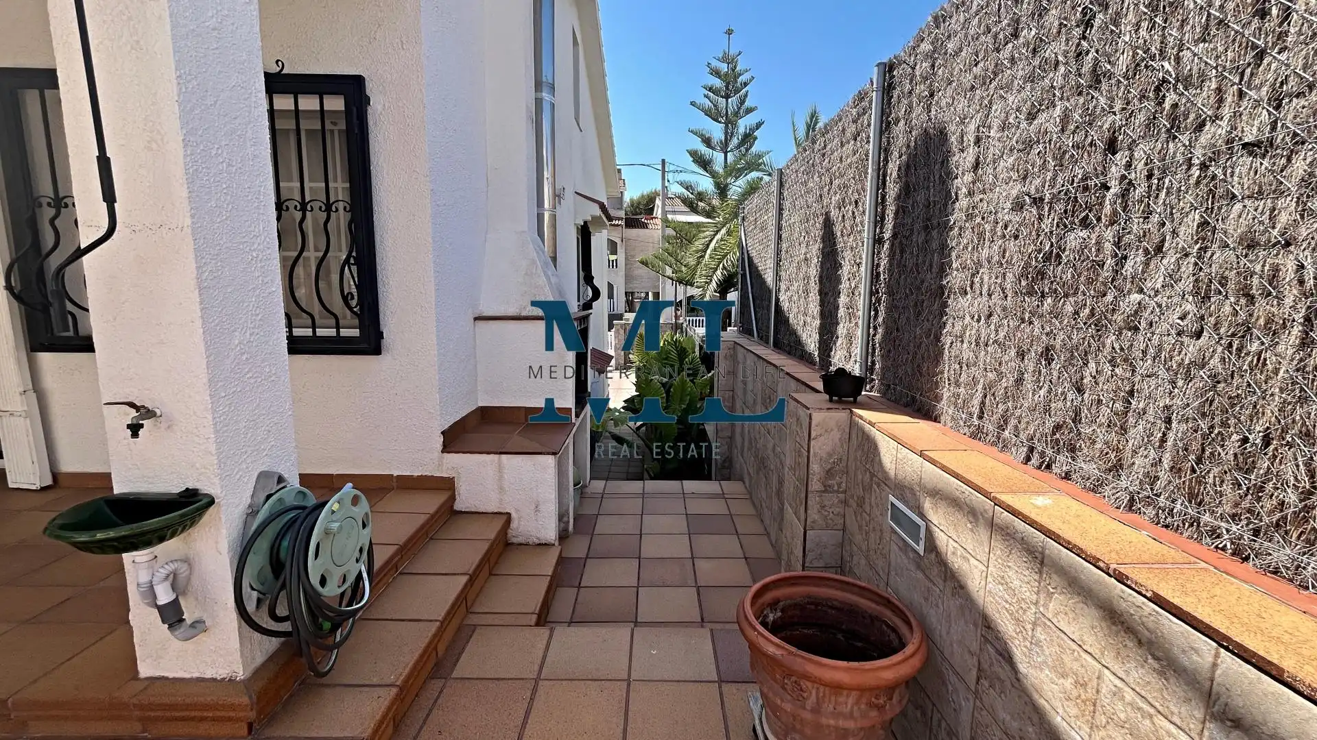 Vista exterior de Casa adosada en venda en Sant Pere de Ribes amb Calefacció i Piscina