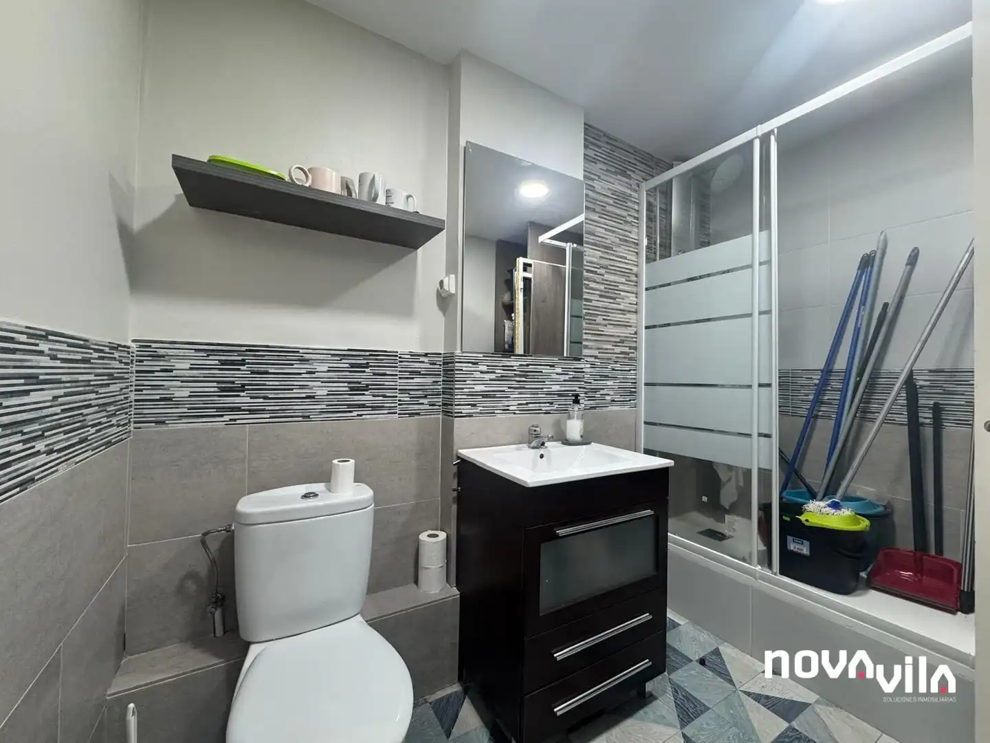 Badezimmer von Geschaftsraum zum Verkauf in Viladecans mit Klimaanlage