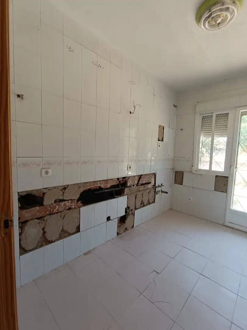Cuina de Casa o xalet en venda en Lillo amb Calefacció, Jardí privat i Traster