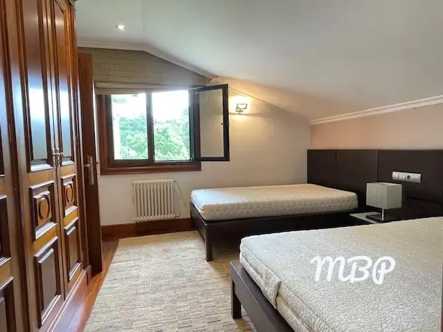 Dormitori de Casa o xalet en venda en Pontevedra Capital  amb Moblat
