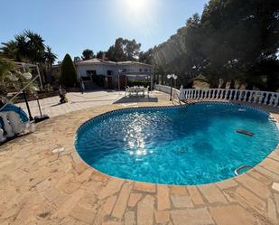 Piscina de Casa o xalet de lloguer en L'Alfàs del Pi amb Jardí privat, Terrassa i Traster