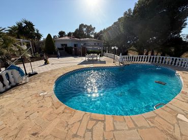 Villa mit Pool zur Miete in Pueblo - Urbanizaciones