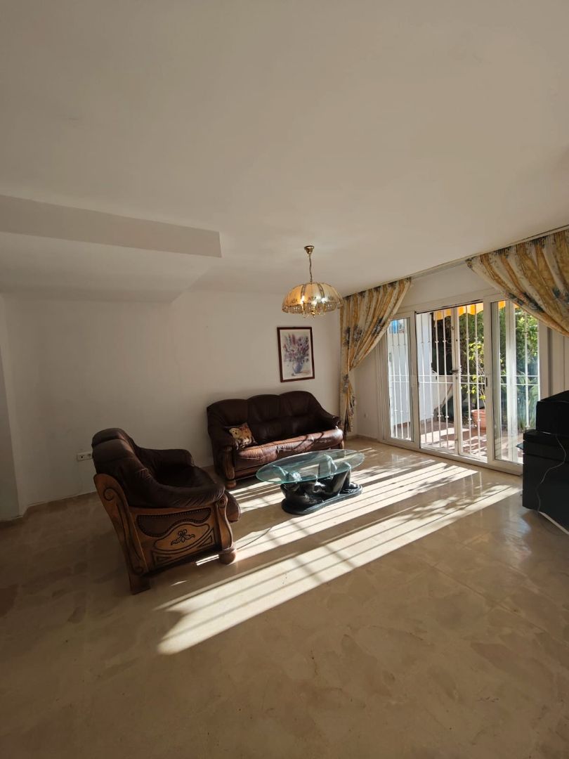 Sala d'estar de Casa adosada en venda en Vélez-Málaga amb Aire condicionat i Terrassa