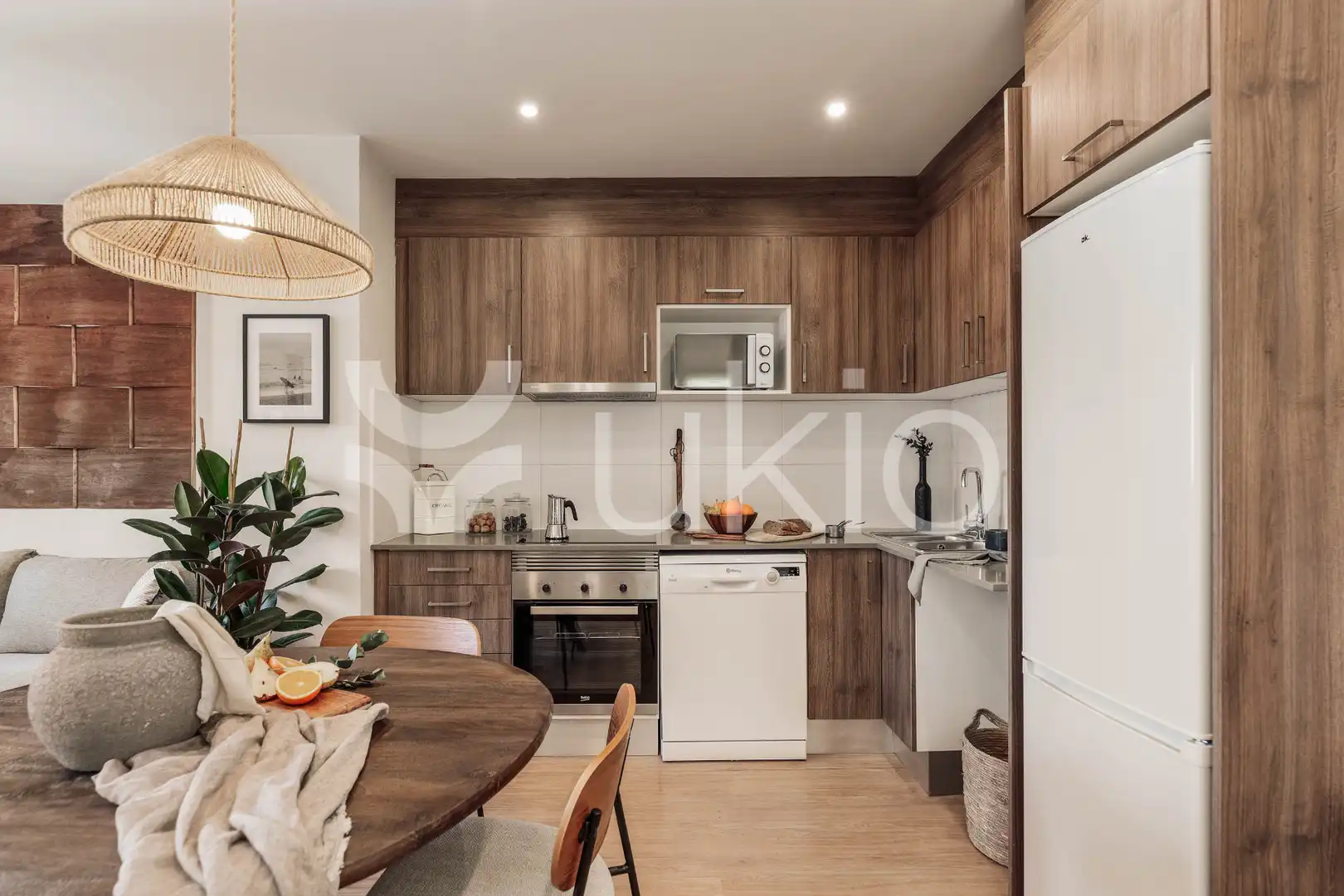 Cuina de Apartament de lloguer en Barcelona amb Aire condicionat, Calefacció i Moblat