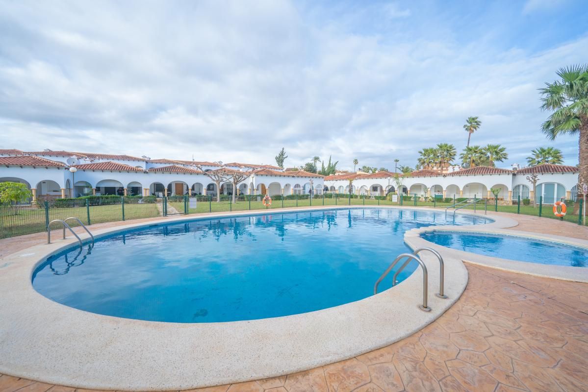Swimming pool of Planta baja for sale in L'Alfàs del Pi  with Air Conditioner, Heating and Private garden
