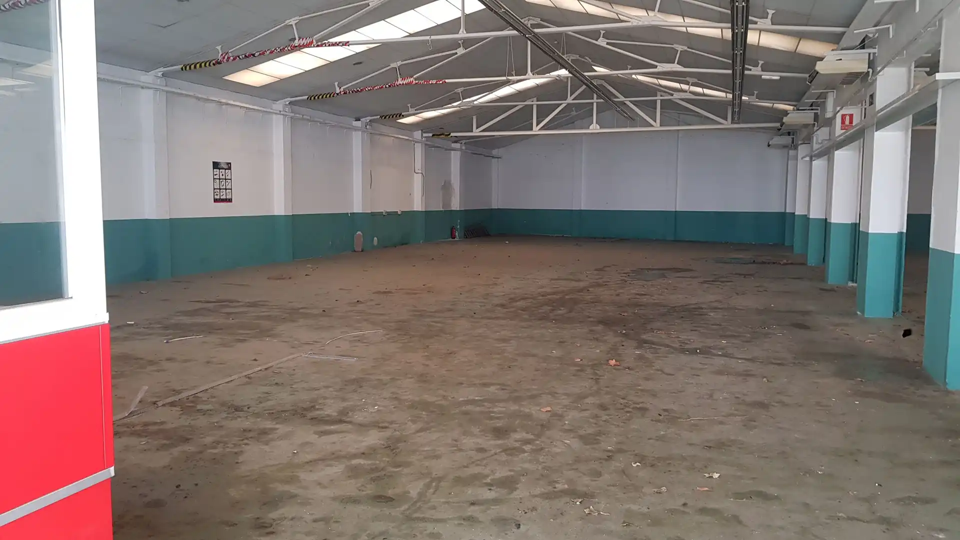 Fabrikhallen zum Verkauf in L'Hospitalet de Llobregat mit Heizung und Alarm