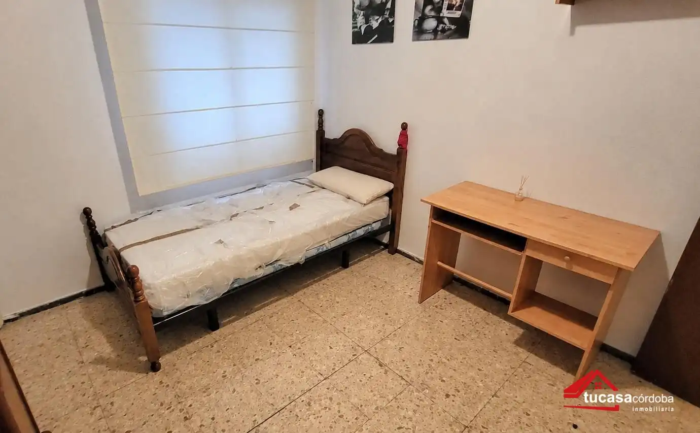 Dormitori de Pis en venda en Córdoba amb Terrassa