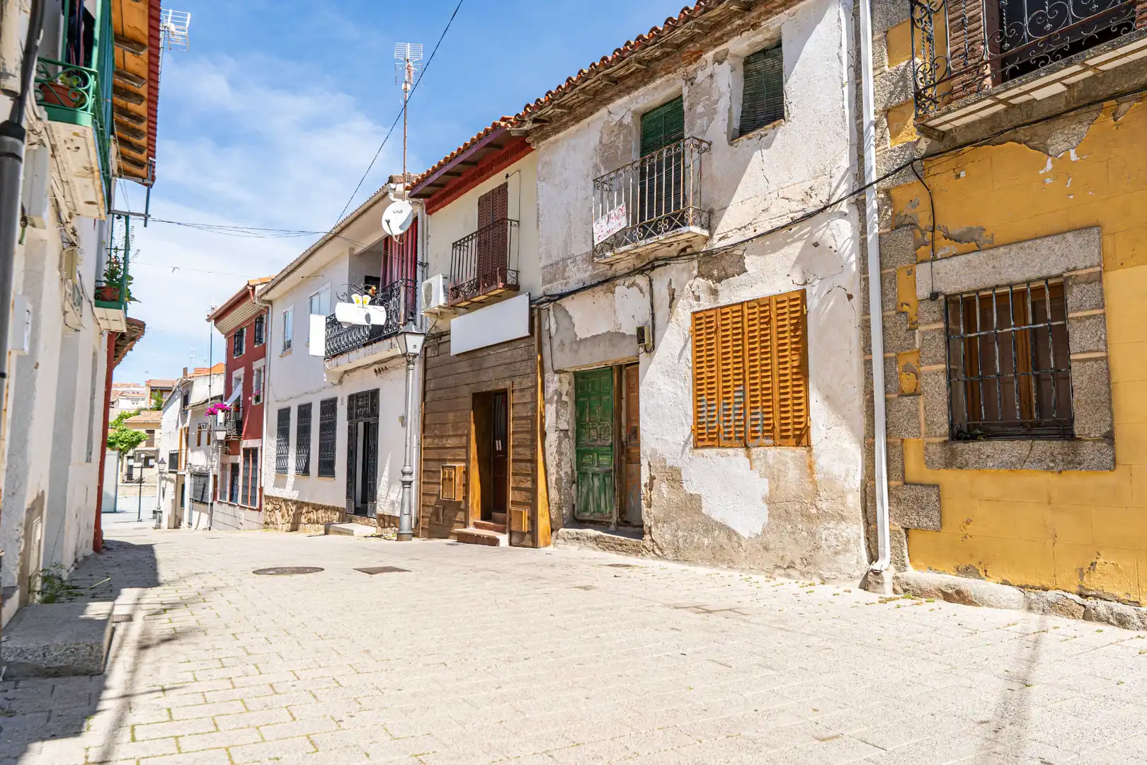 Vista exterior de Local en venda en Robledo de Chavela amb Aire condicionat, Calefacció i Alarma
