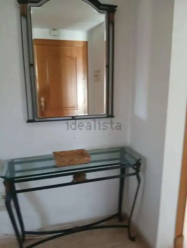 Dormitori de Pis de lloguer en Almería amb Terrassa i Moblat