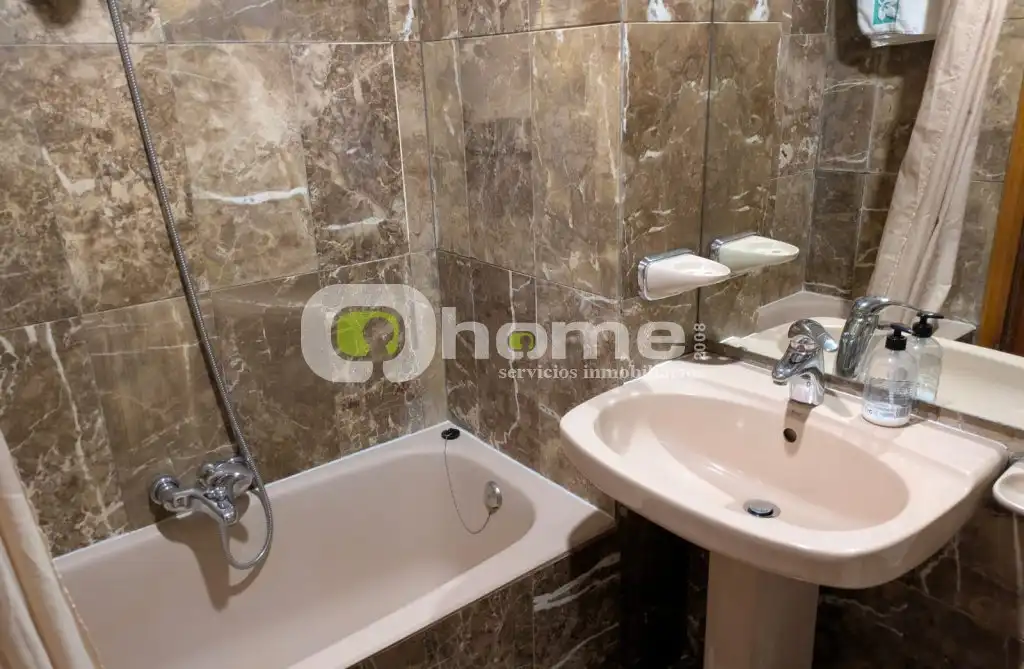 Bathroom of Flat for sale in Zamora Capital   with Heating, Terrace and Community pool