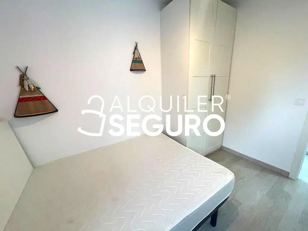 Schlafzimmer von Wohnung zur Miete in Madrid mit Klimaanlage und Heizung