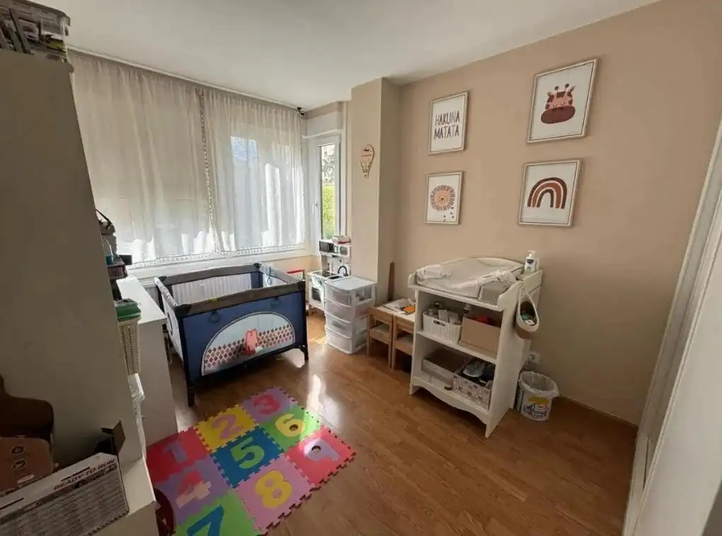 Dormitori de Pis en venda en Ourense Capital  amb Calefacció, Parquet i Terrassa