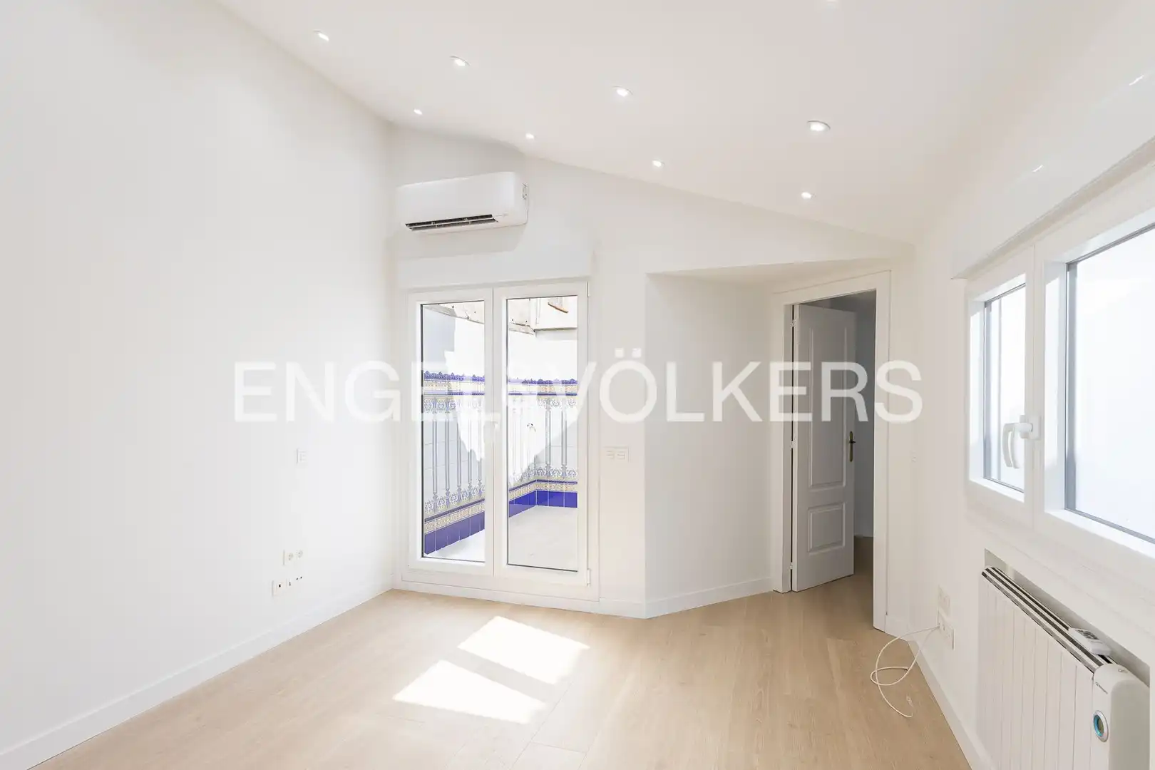 Balcony of Attic for rent in Madrid  with Heating and Terrace
