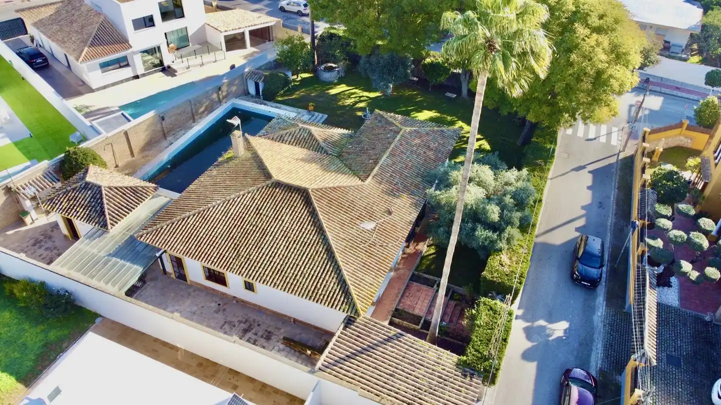 Casa o xalet en venda a Jacinto Benavente, Gines