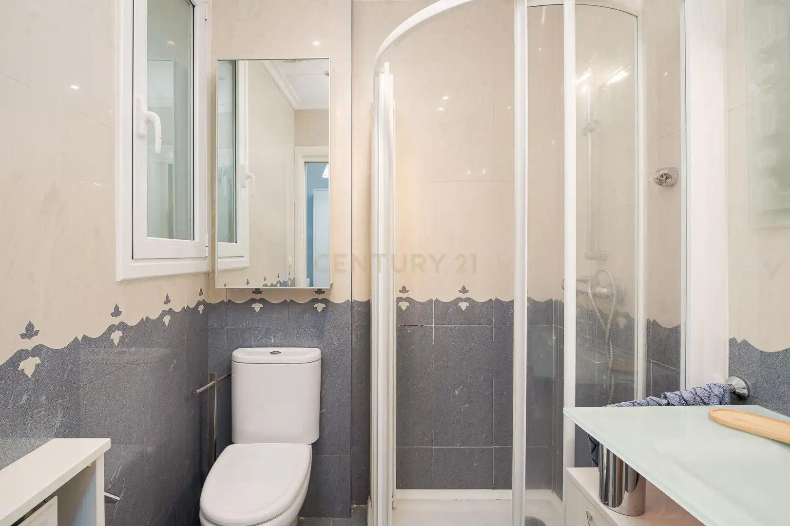 Bany de Apartament en venda en Donostia - San Sebastián  amb Forn, Rentadora i Microones