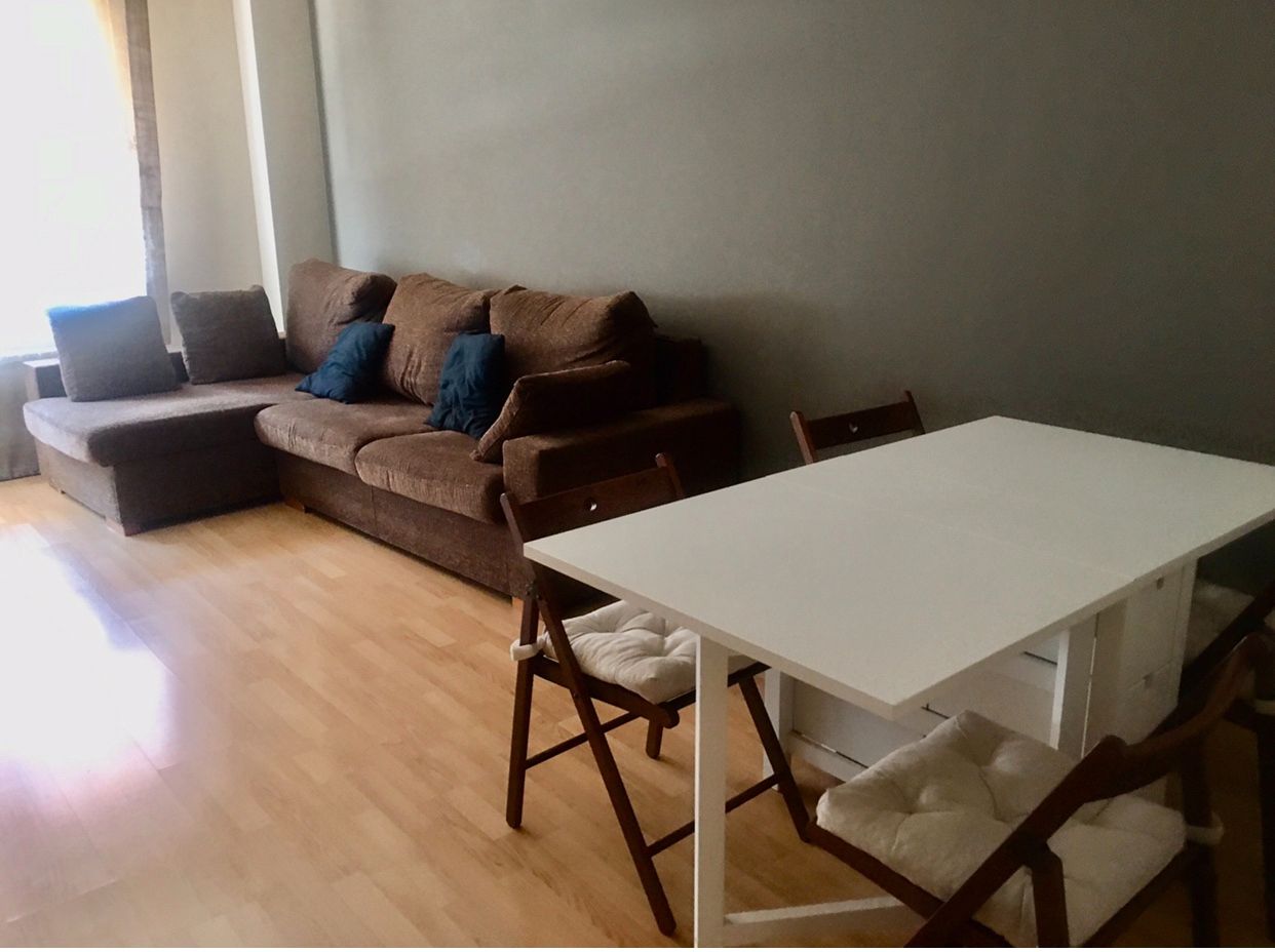 Wohnzimmer von Wohnungen zur Miete in Villaquilambre mit Heizung, Parkett und Abstellraum