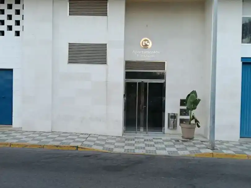 Vista exterior de Apartament en venda en Bormujos amb Aire condicionat i Piscina