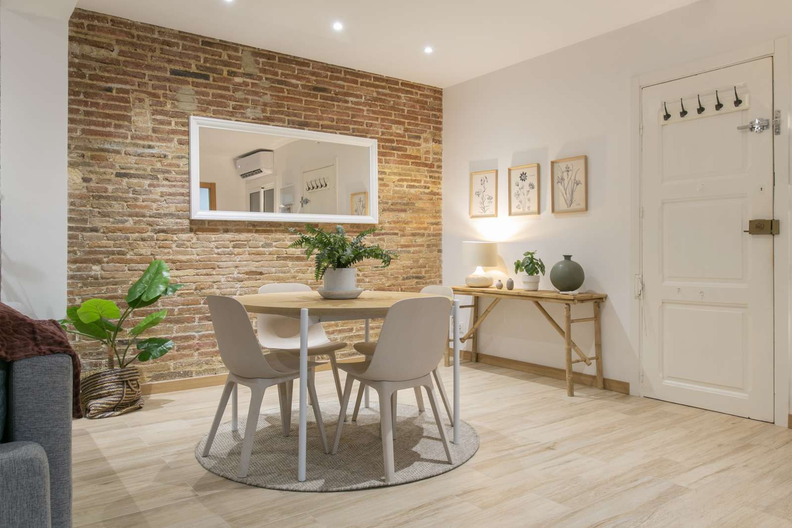 Menjador de Apartament per a compartir en  Barcelona Capital amb Aire condicionat, Calefacció i Terrassa