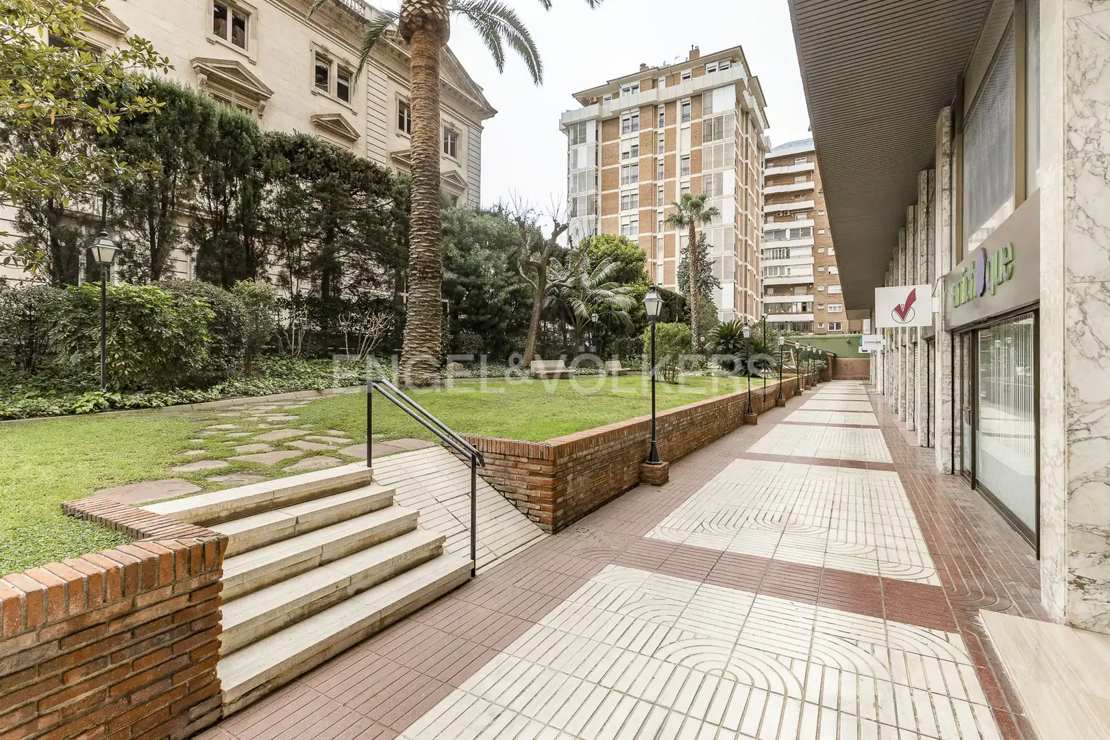 Exterior view of Flat for sale in Barcelona  with Air Conditioner, Heating and Private garden