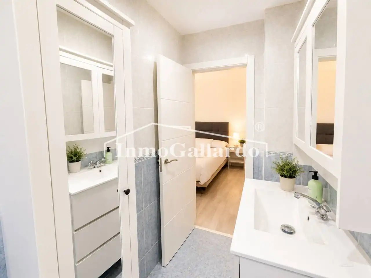 Bedroom of Flat for sale in Málaga  with Air Conditioner and Furnished