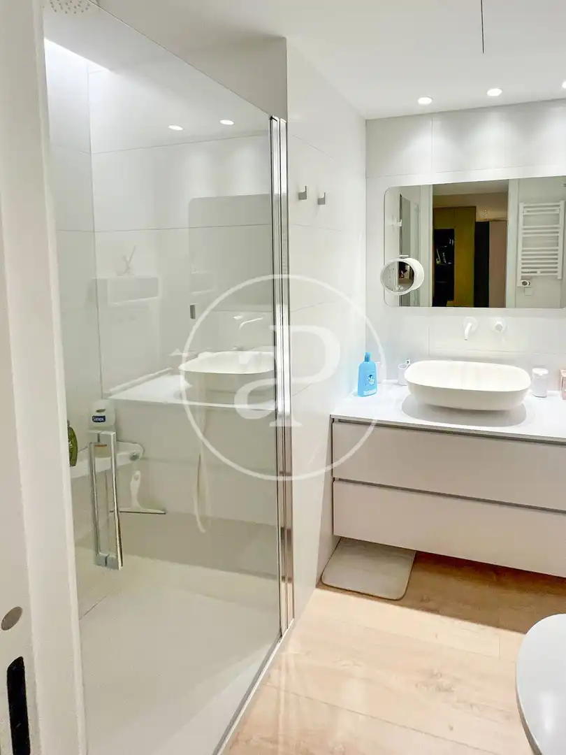 Badezimmer von Wohnung zum Verkauf in Valencia mit Klimaanlage und Heizung