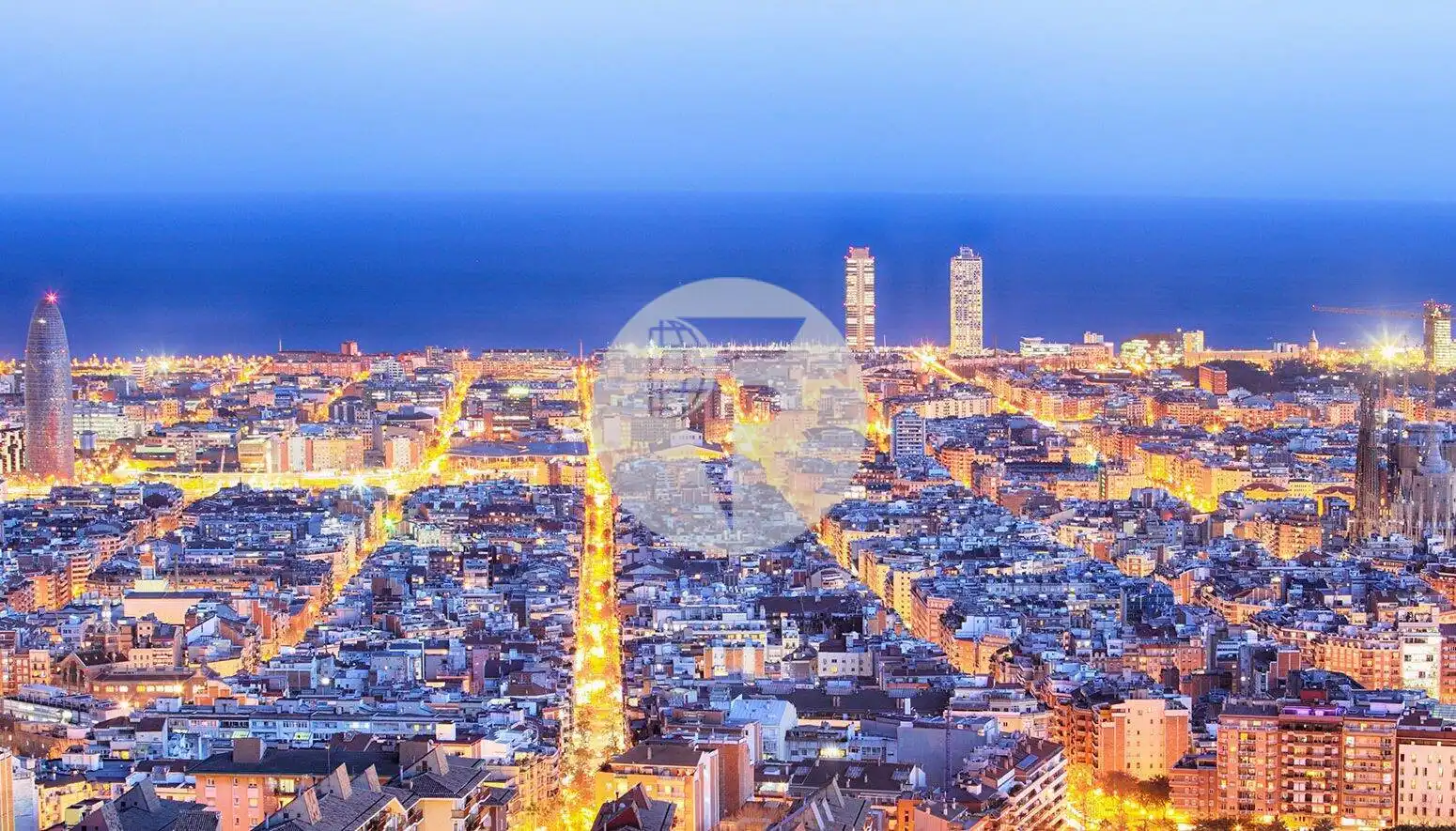 Vista exterior de Local en venda en Barcelona amb Aire condicionat i Calefacció