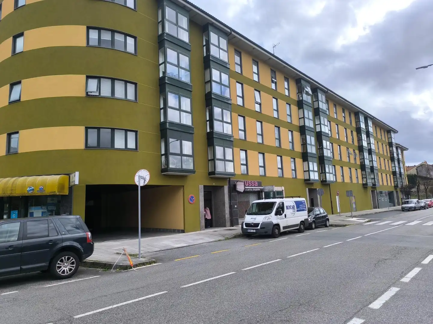 Außenansicht von Garage zum Verkauf in Santiago de Compostela 