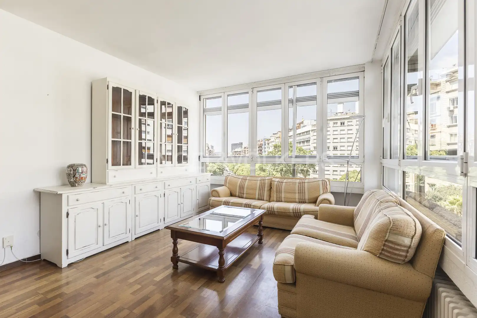 Sala de estar de Piso en venta en Barcelona con Calefacción y Parquet