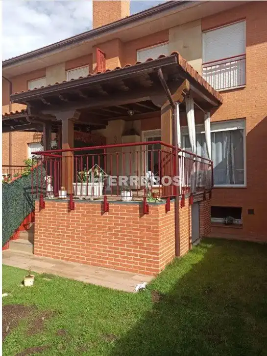 Terrassa de Casa adosada en venda en Alesanco amb Calefacció, Parquet i Terrassa
