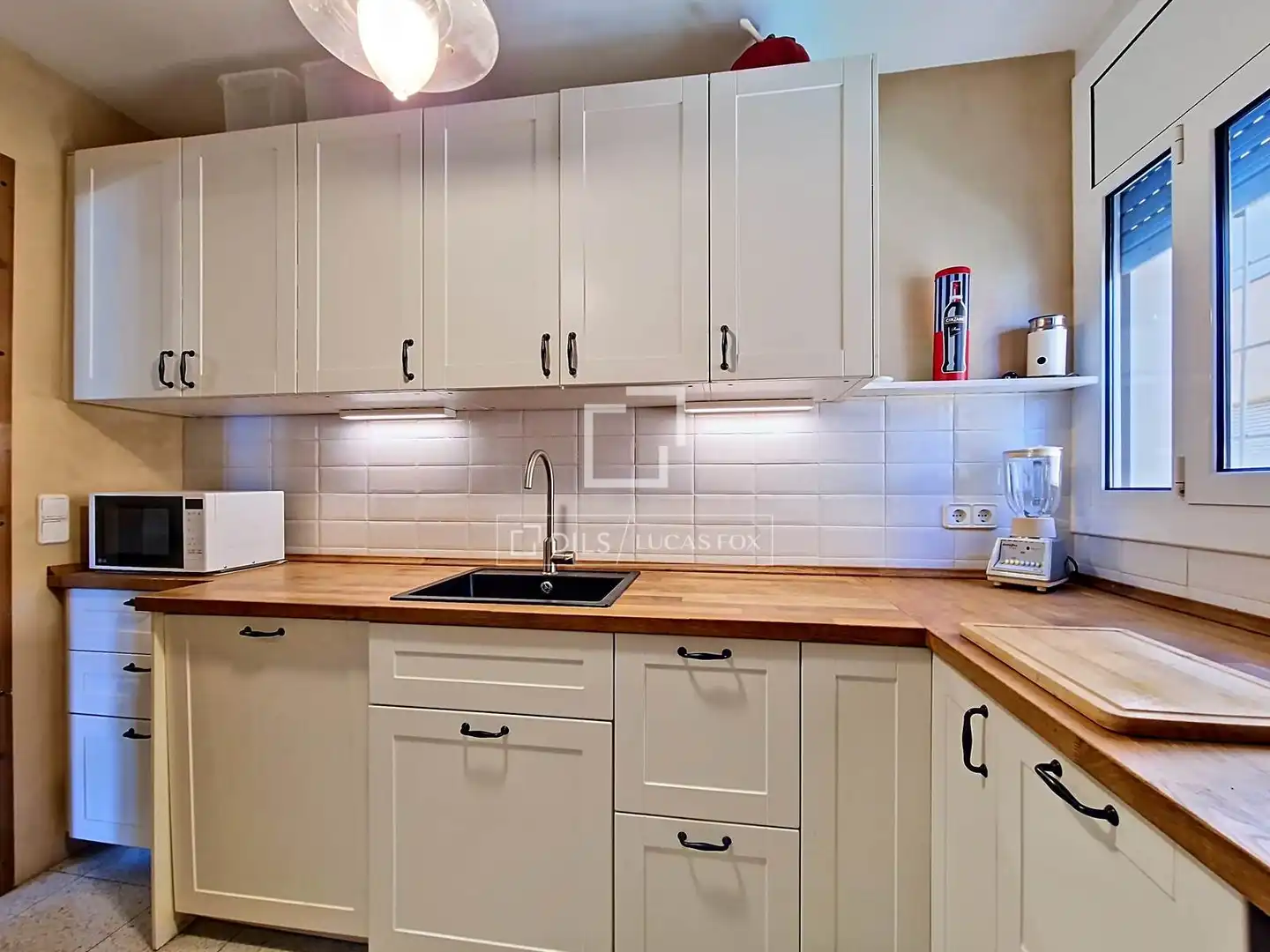 Kitchen of Flat for sale in Vilanova i la Geltrú  with Air Conditioner, Heating and Terrace