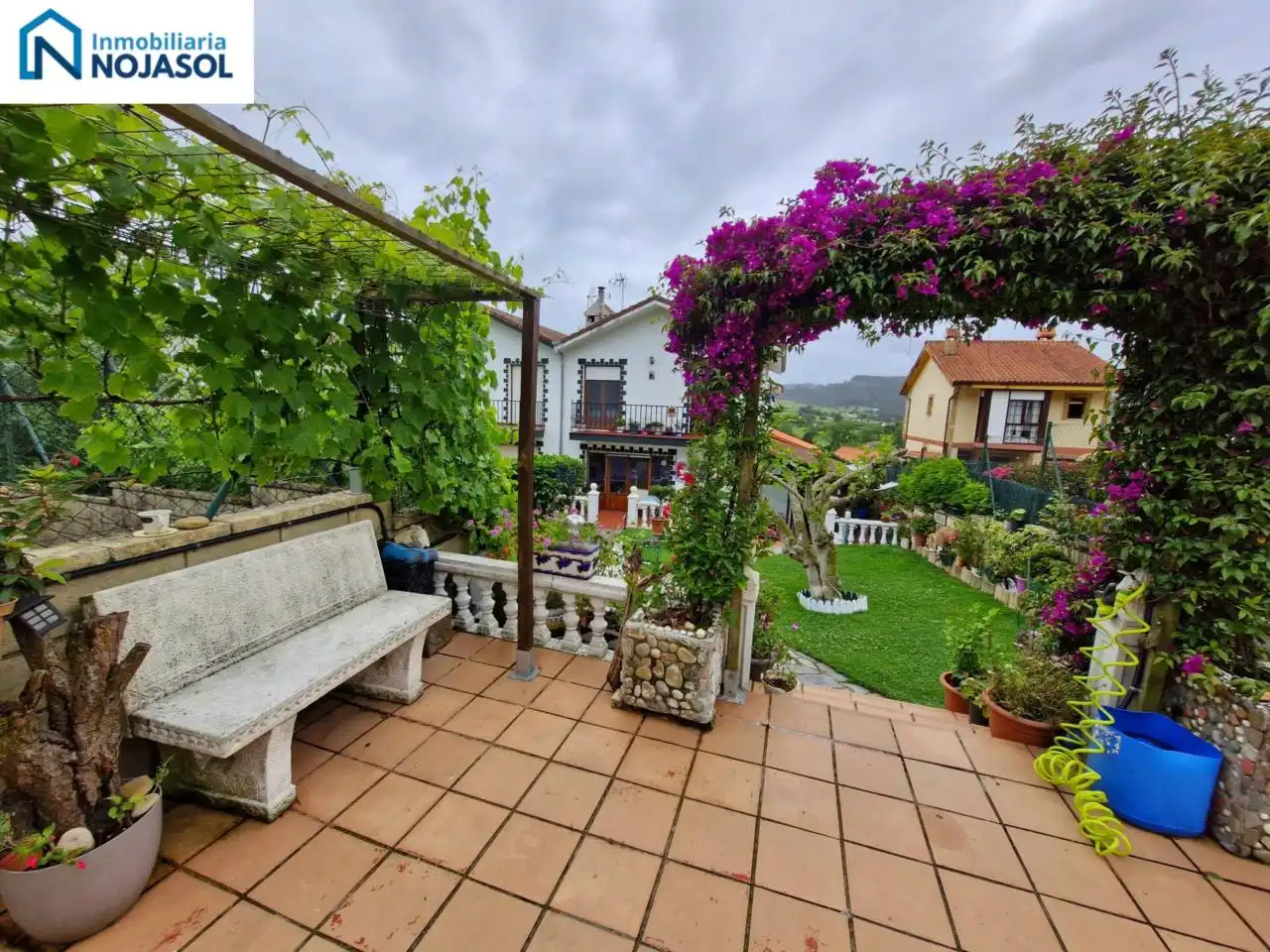 Terrassa de Casa adosada en venda en Meruelo amb Calefacció, Jardí privat i Terrassa