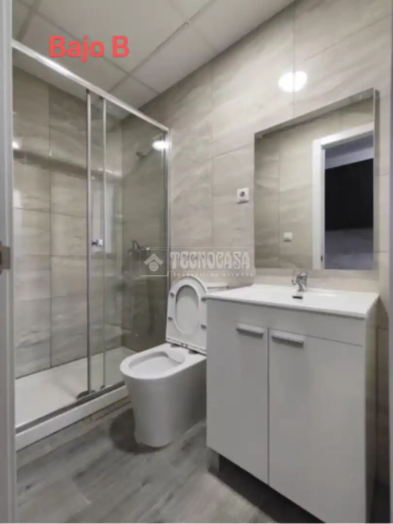Bathroom of Buildings for sale in Madrid
