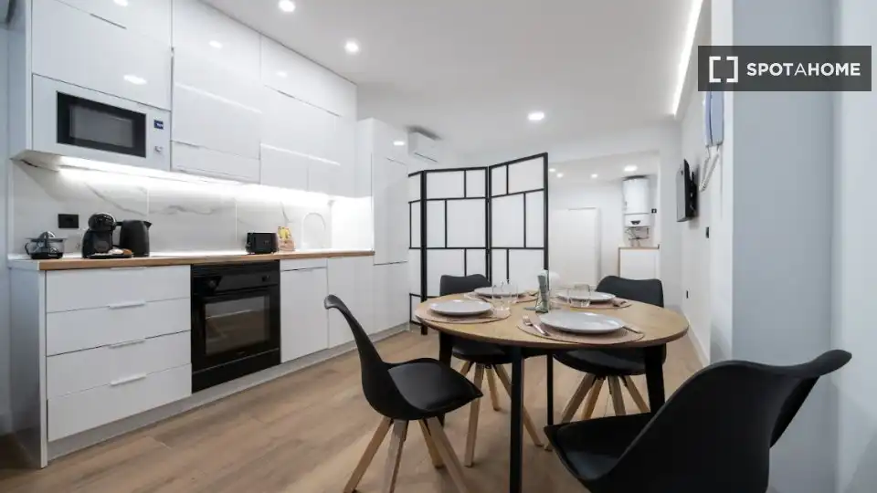 Cocina de Piso de alquiler en Madrid con Aire acondicionado, Calefacción y Amueblado