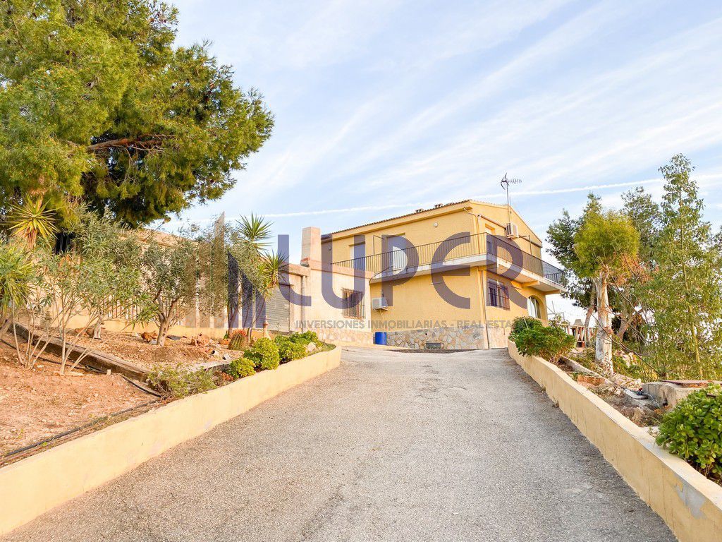 Exterior view of House or chalet for sale in San Vicente del Raspeig / Sant Vicent del Raspeig  with Parquet flooring and Storage room
