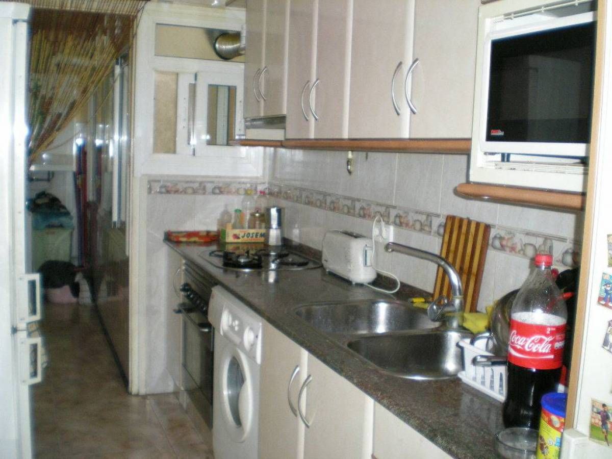 Cuina de Pis en venda en Manresa amb Calefacció i Balcó