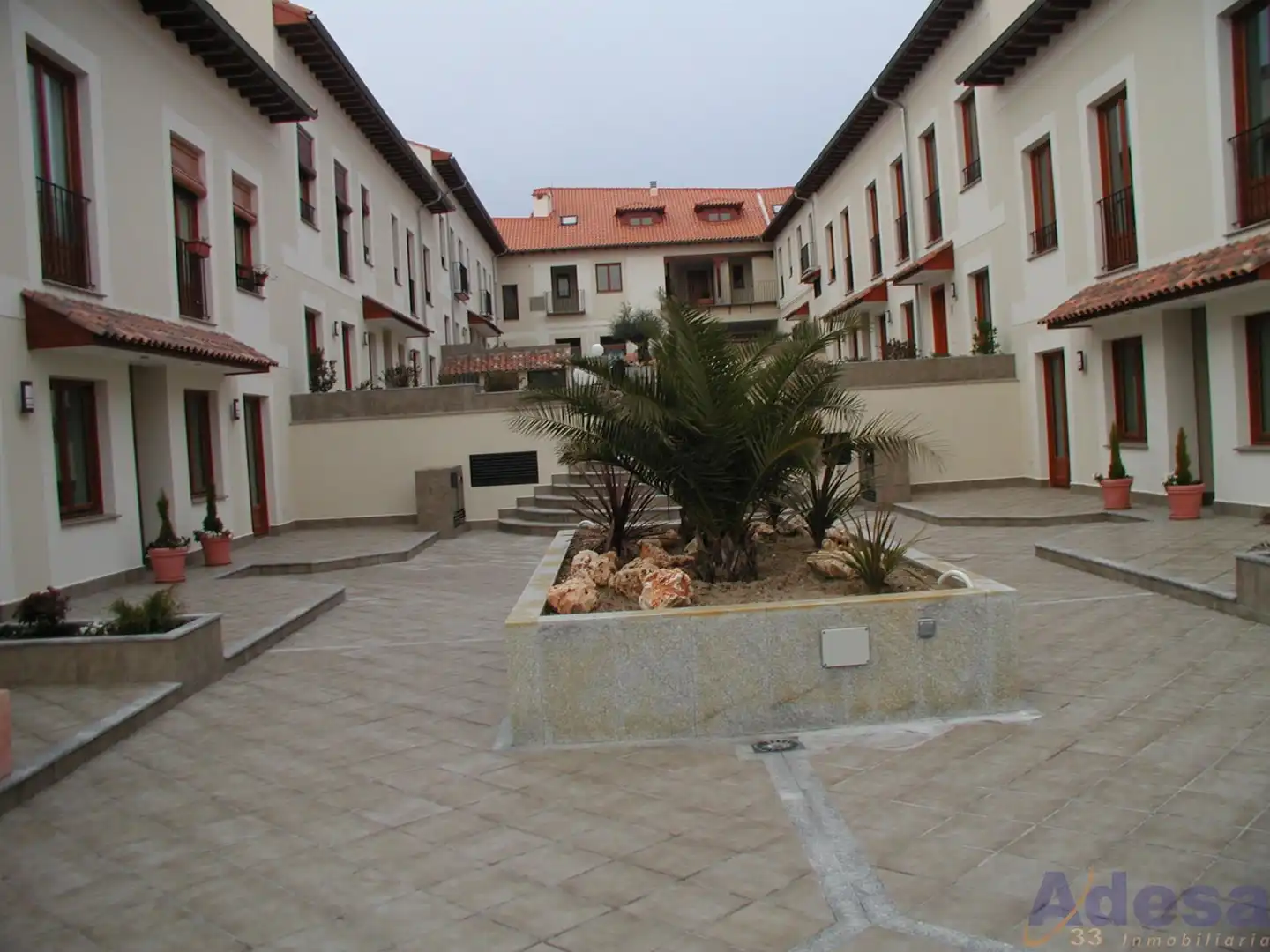 Vista exterior de Dúplex en venta en Navalcarnero con Calefacción, Balcón y Piscina comunitaria