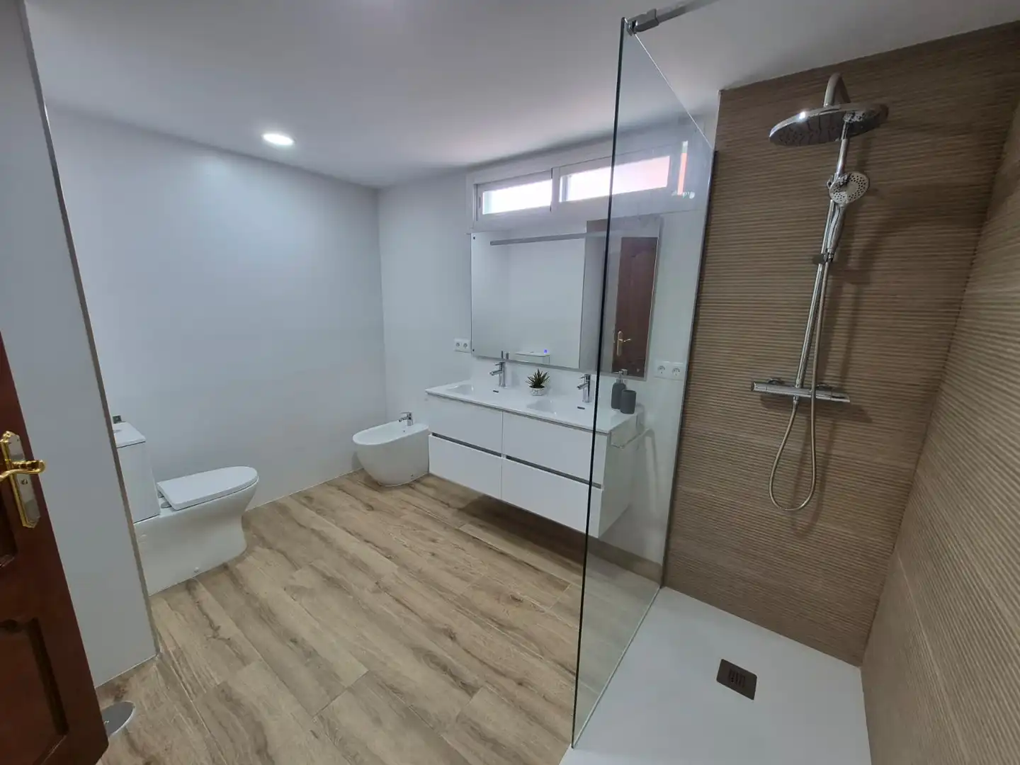 Badezimmer von Wohnung zur Miete in Málaga mit Klimaanlage, Heizung und Terrasse