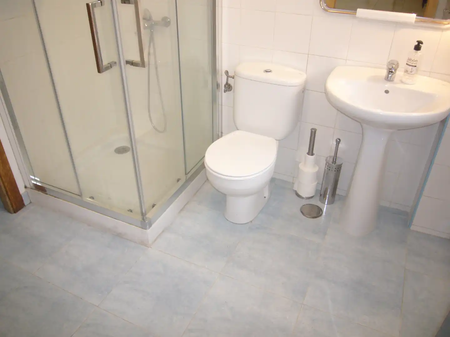 Badezimmer von Erdgeschoss zum Verkauf in A Coruña Capital  mit Möbliert, Ofen und Waschmaschine