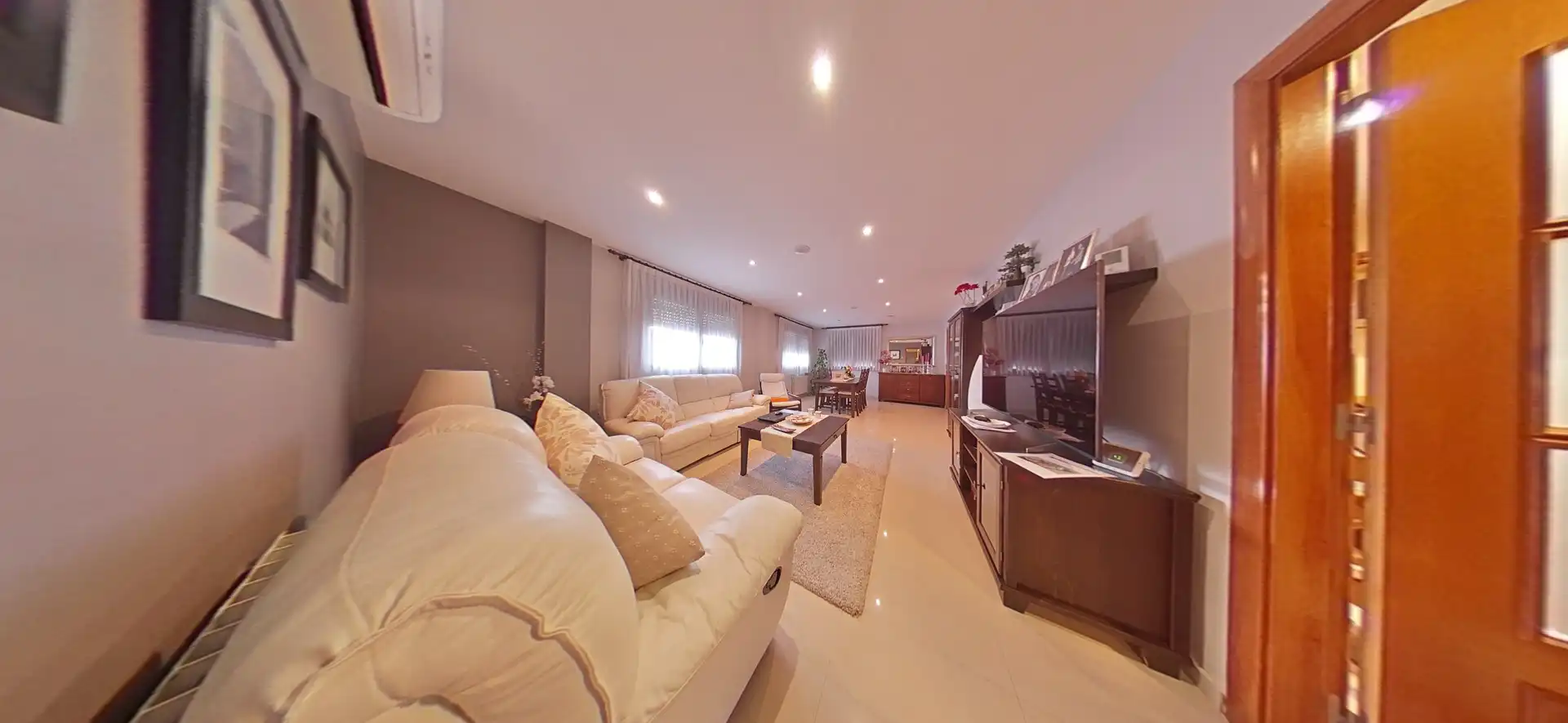 Sala de estar de Casa o chalet en venta en Sant Esteve Sesrovires con Aire acondicionado, Calefacción y Jardín privado
