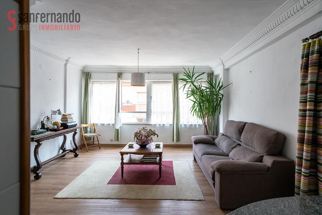 Sala d'estar de Pis en venda en Torrelavega  amb Calefacció i Parquet