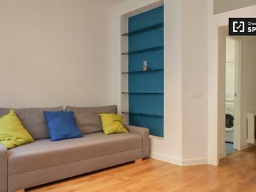 Appartamento con balcone in affitto a Centro