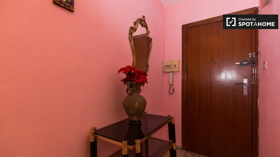 Flat for share in Granada  with Air Conditioner, Heating and Furnished