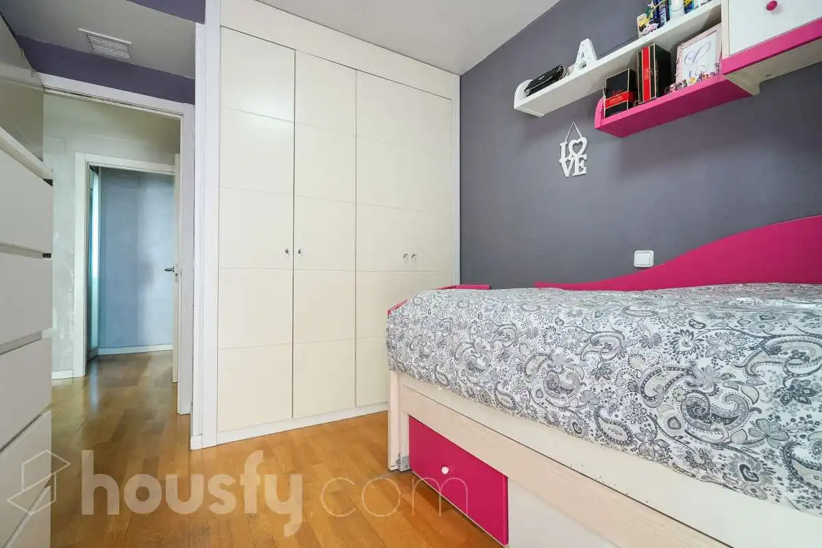Habitación de Ático en venta en Madrid con Terraza, Trastero y Piscina comunitaria