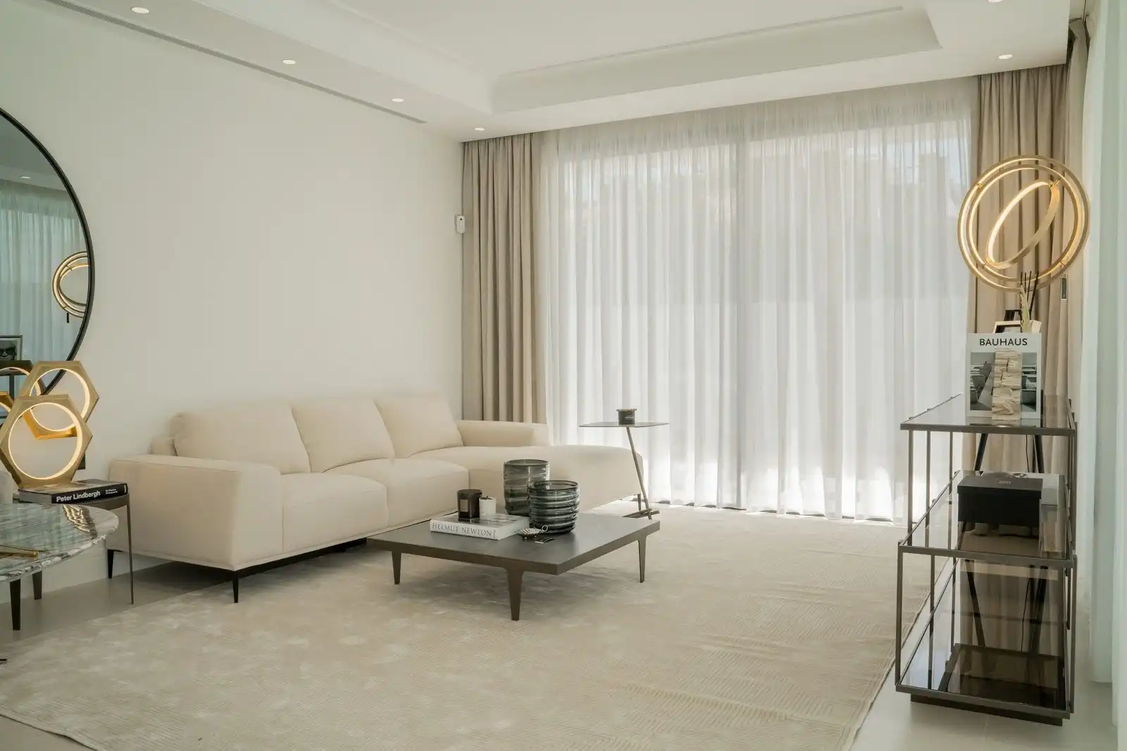 Sala de estar de Casa o chalet en venta en Marbella con Aire acondicionado, Calefacción y Jardín privado