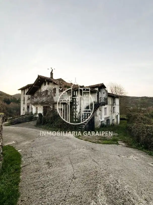 Vista exterior de Finca rústica en venda en Berastegi amb Balcó