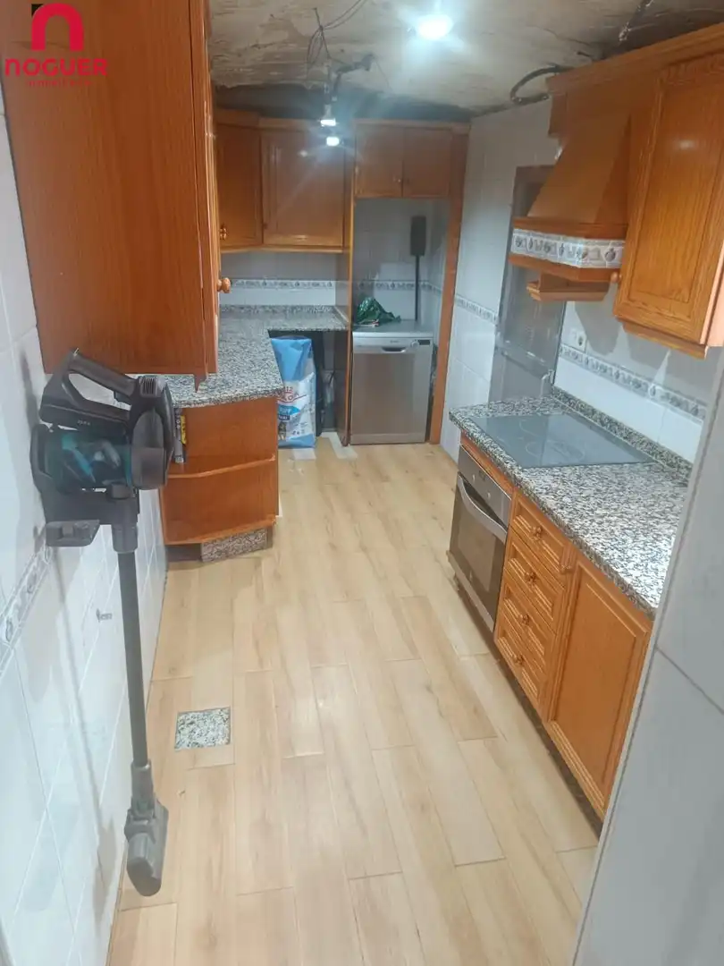 Cuina de Casa adosada en venda en Córdoba amb Aire condicionat, Terrassa i Traster
