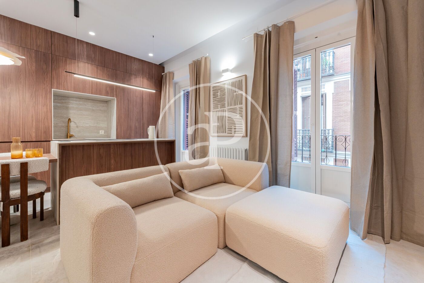 Living room of Flat for sale in  Madrid Capital  with Heating, Furnished and Balcony