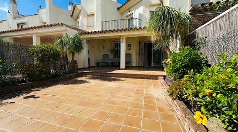 La Sierrezuela  Adosada de 2 Dormitorios, Garaje Privado, 3 Piscinas, Pista de Padel, Gran Terraza